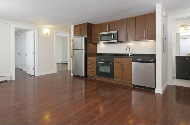 Building Photo - 18 E Springfield St Rental