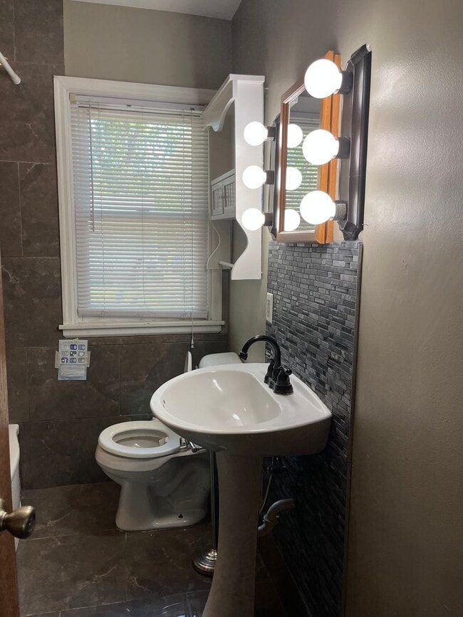 Photo - 868 20th Ave SE Unidad 1