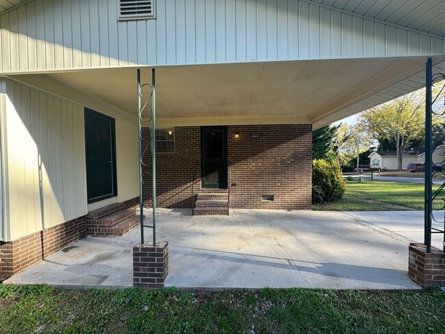 Photo - Statesville Downtown - 3BR/1.5BA