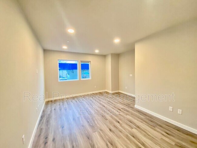 Photo - 12514 15th Ave NE Unit #B