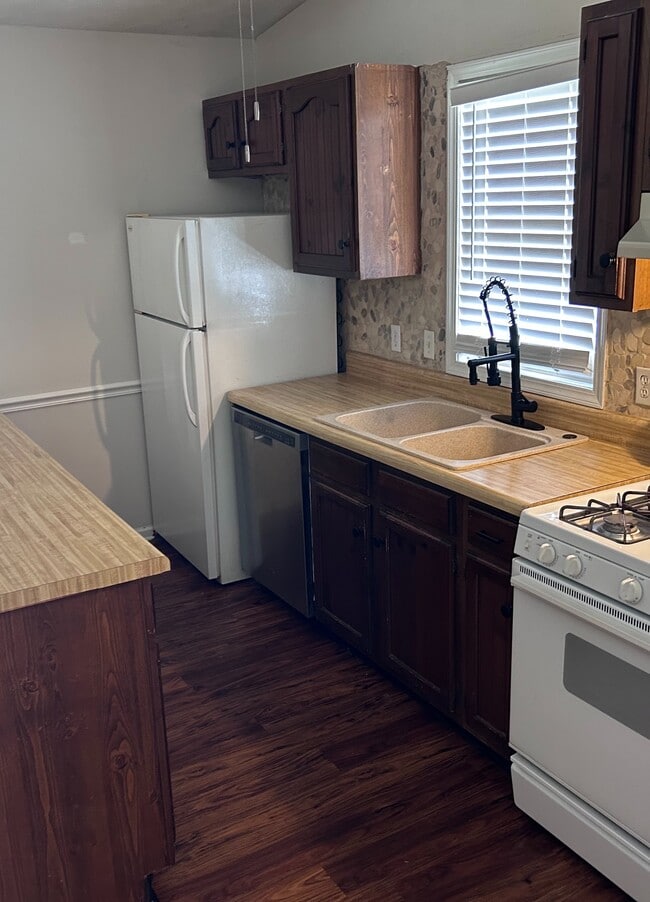 Building Photo - Tara Ct Unit A Rental