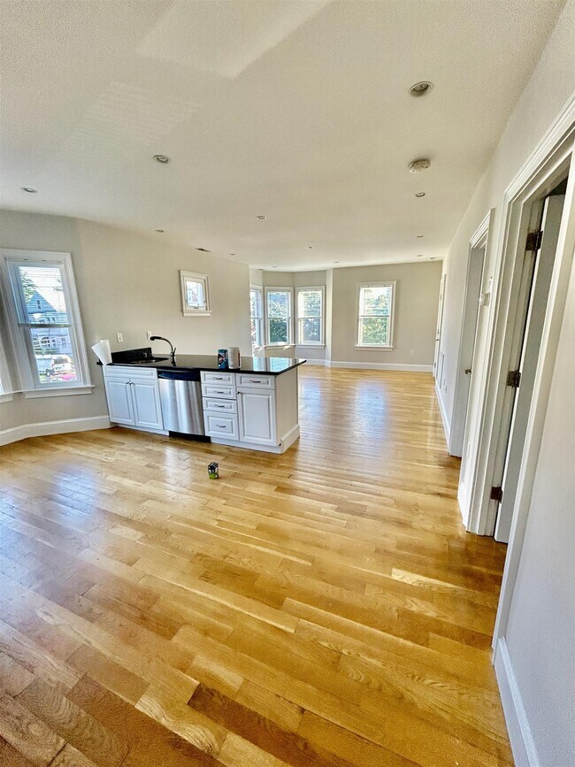 Photo - 57 Greenleaf Ave Unit 3