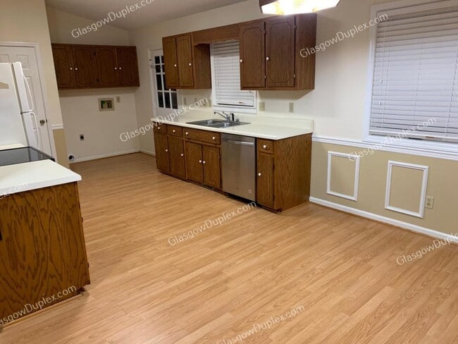 Photo - 100 Lyon Ave