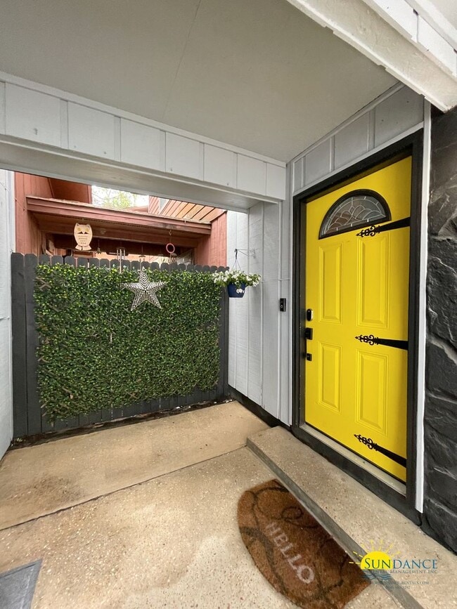 Photo - Spacious 3-Bedroom Townhome in Shalimar!