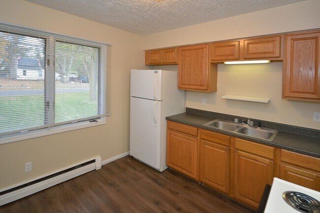 Photo - ***Ask about our Security Deposit Alternative!*** $899- Remodeled one bedroom apartment in Eastwood Unidad 1313 Huntington #2