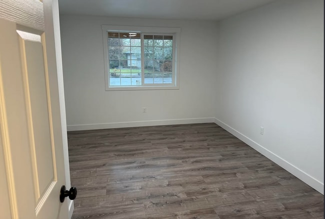 Living Space - 3650 NE Canterbury Cir Unit 101