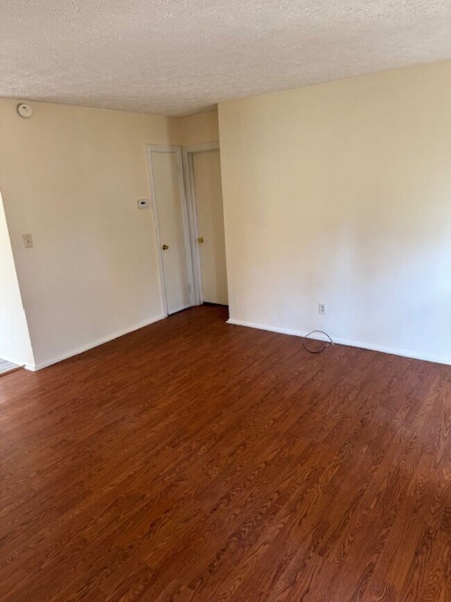 Photo - NEWLY PAINTED Wonderfully Cute Home in Nor...