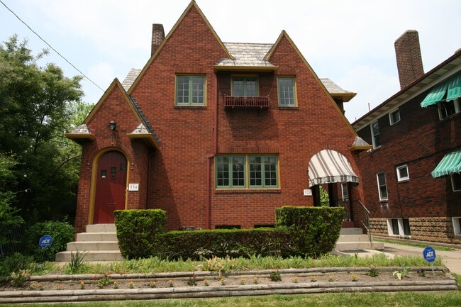 Frente de 328 S. Aiken Ave, toda la Primer piso - 328 S Aiken Ave Unidad 1st Floor