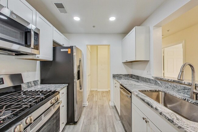 Photo - Beautiful - Ground Floor 3/2 condo in Rockville Unit 4