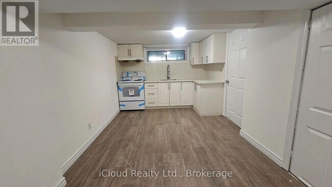 Photo - 111 Bexhill Ave