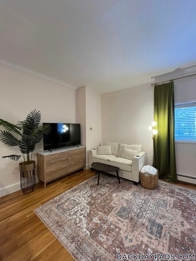 Building Photo - 511 Beacon St