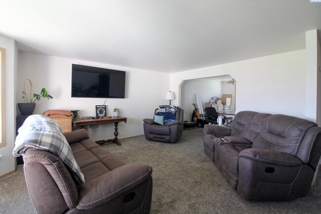 Photo - 4 Bed/2.5 Bath House in West Pasco