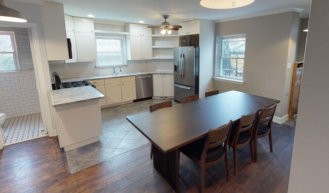 Photo - 302 19th St NE