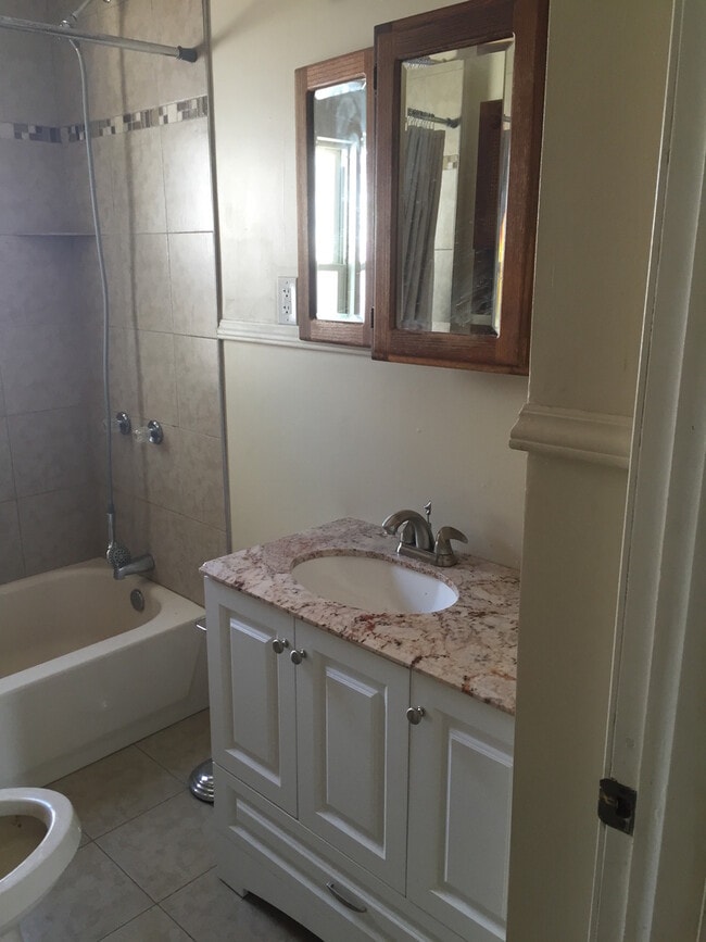 Photo - 2 bedroom 1 bath freshly painted in Redford