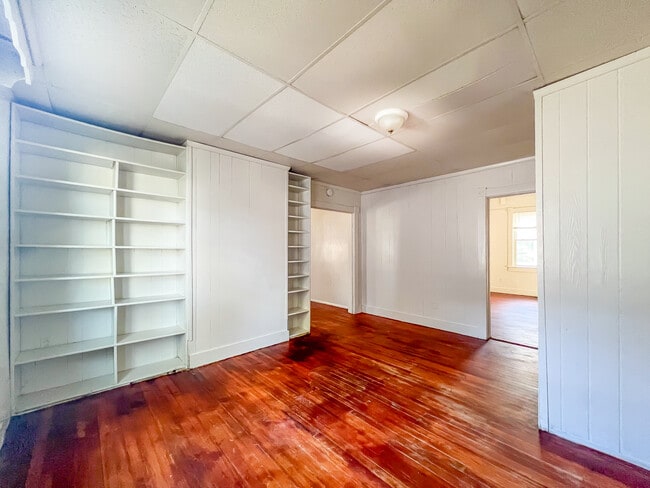 Photo - 142 Windsor Ave