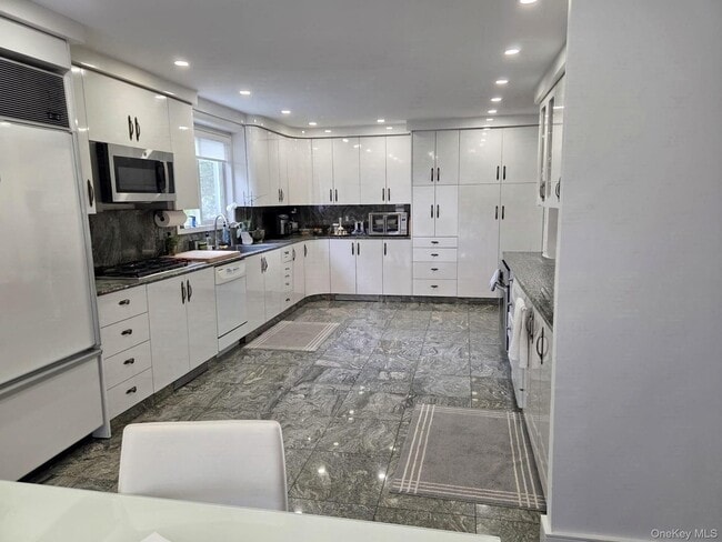 541 Cedarwood Dr