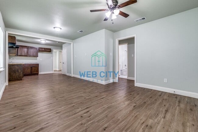 Photo - 405 Viaduct St