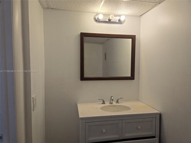 Photo - 9375 Fontainebleau Blvd Unidad L433