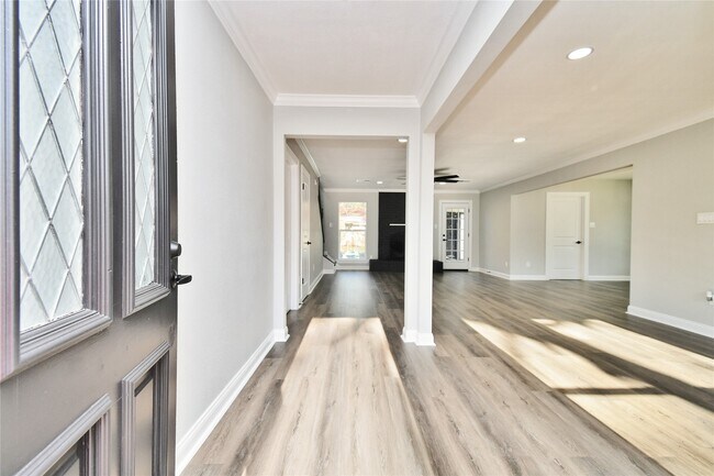 Photo - 2035 Round Spring Dr