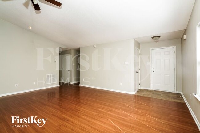 Photo - 7433 Redcliff Rd