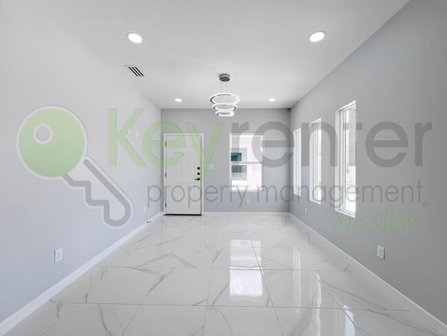 Photo - 913 N Woodson Ave