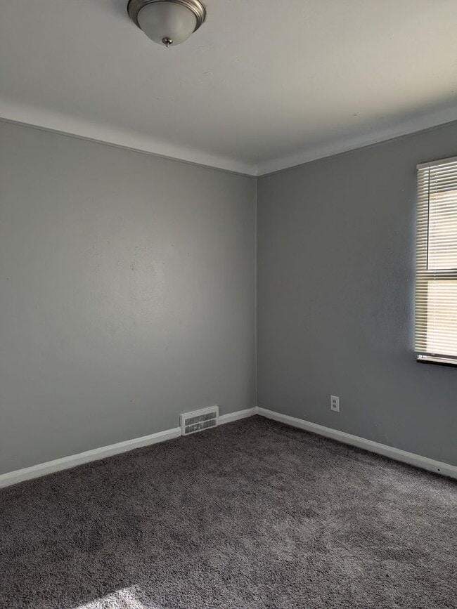 Photo - 10440 Nottingham Rd