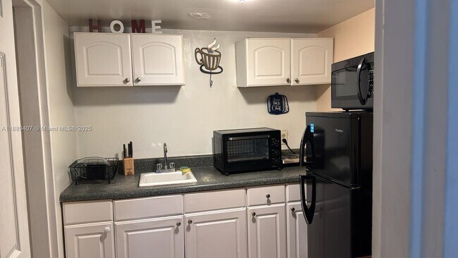 Building Photo - 26 Diplomat Pkwy Unit 2318 Rental