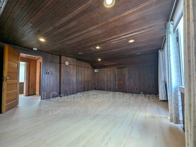 Photo - 1529 Josephine St