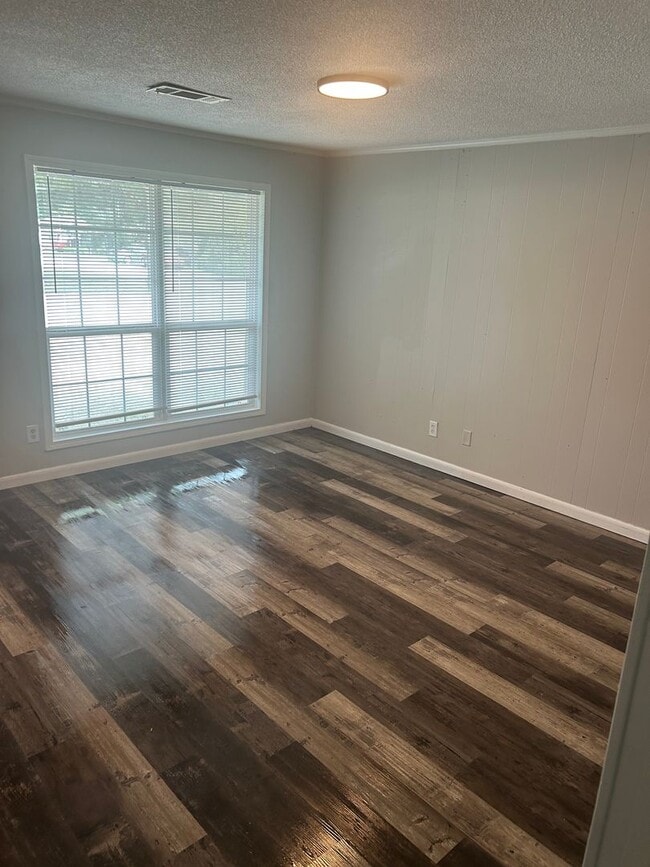 Photo - Newly Remodeled 2 Bedroom, 1 Bathroom Triplex Unit 610 #2