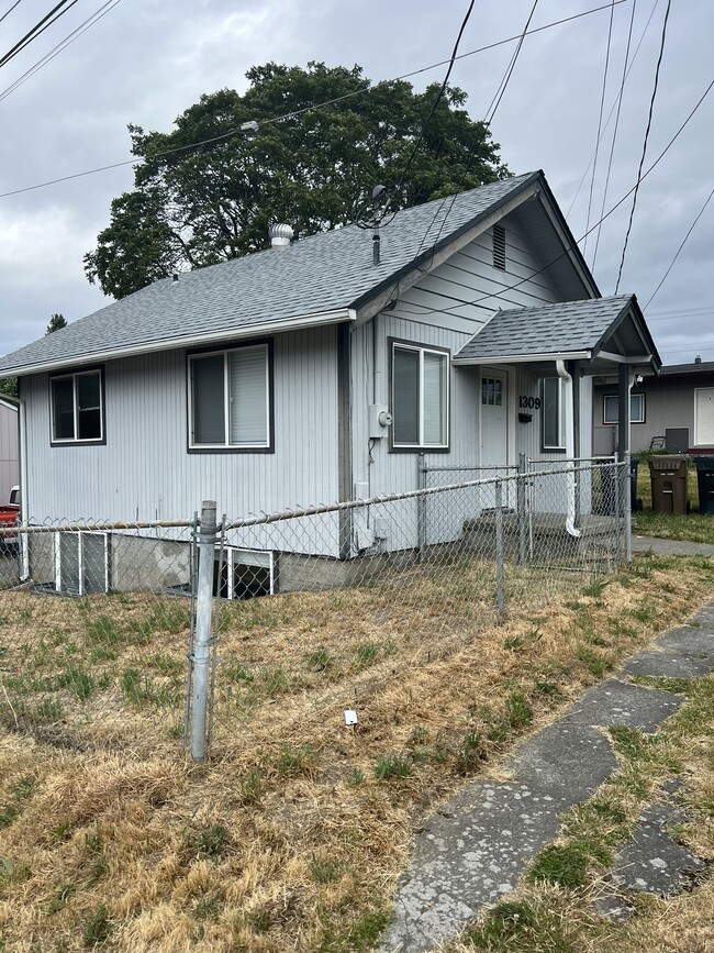 Building Photo - 1309 S 43rd St Rental