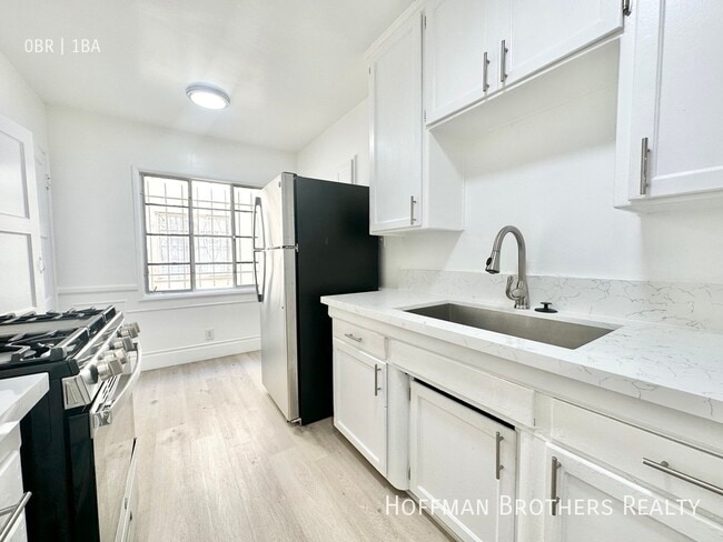 Building Photo - 1024 Menlo Ave Unit 5 Rental