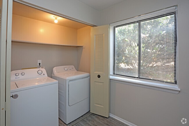 WESTWIND APARTMENT HOMES