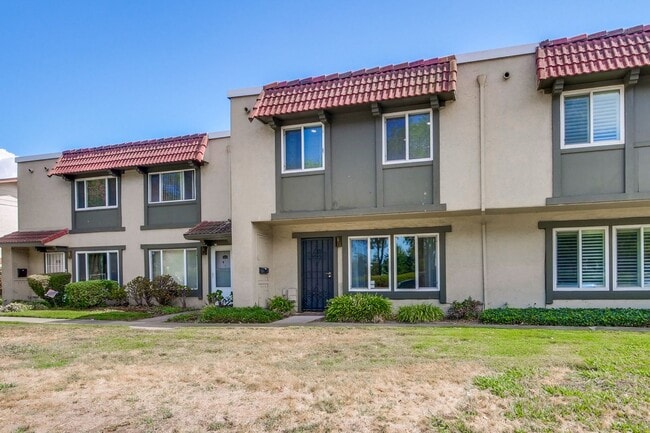 Photo - Beautiful 4 Bed 2.5 Bath Town Home in Fremont Northgate Area !
