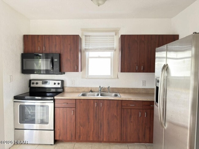 Photo - 221 N Oleander Ave