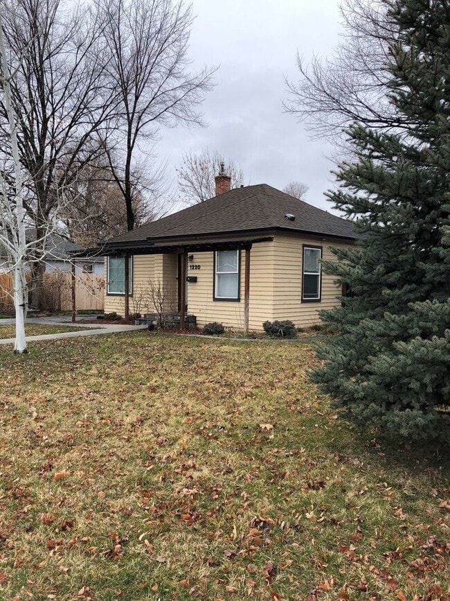 Photo - 2 Bedroom Bungalow close to BSU.