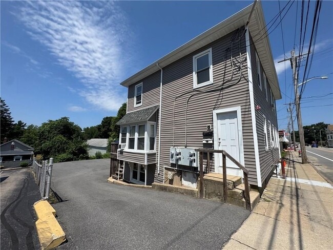 1383 Main St