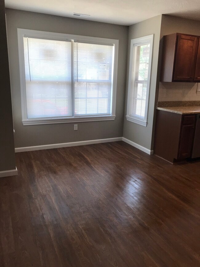 Photo - 701 E Dale St