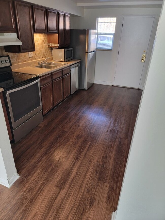 Building Photo - FREE PETS & UTILITIES INCLUDED! Boutique 2BR Golden Apt near Clear Creek Trail Unit 1409 Utah St  A