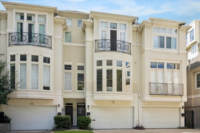 Building Photo - 2224 Mid Ln