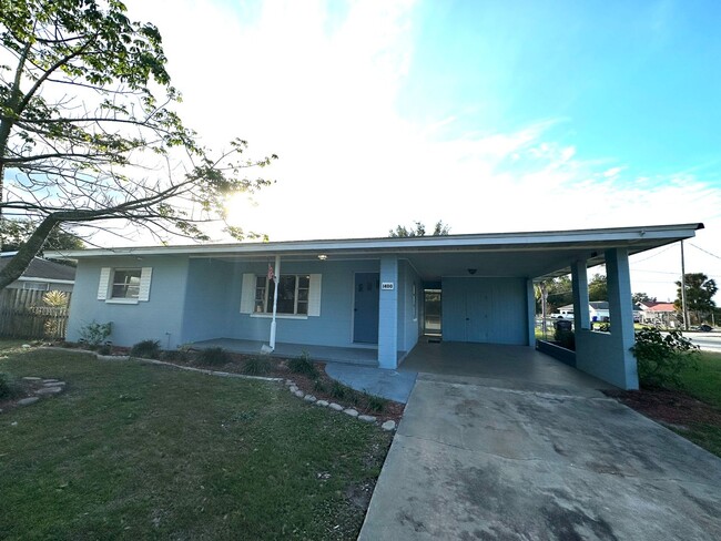 Photo - Nice 2/1 Home w/ Fenced Yard in St Cloud