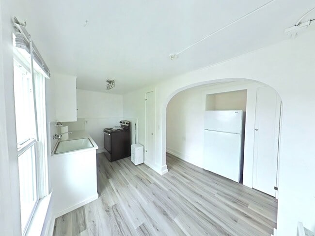 Unit 6 Dining Room - The Highland at 936