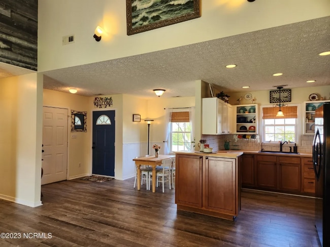 Photo - 105 Huntmaster Ct