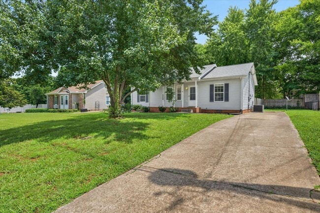 Photo - Pet Friendly Three Bedroom!