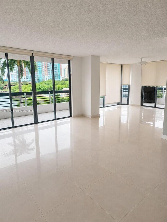 3530 Mystic Pointe Dr Unit 405