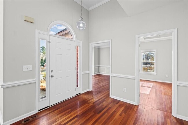 Photo - 1969 Seymour Dr NW