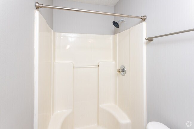 2BR, 2BA - 1,000 SF - Bathroom