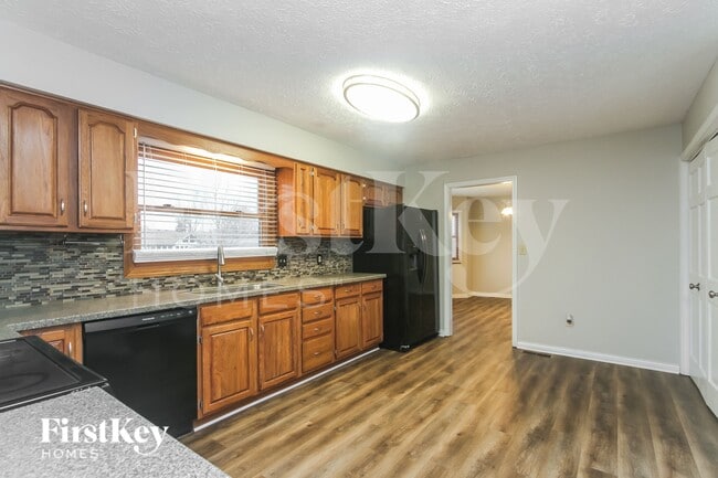 Photo - 458 Pebble Way