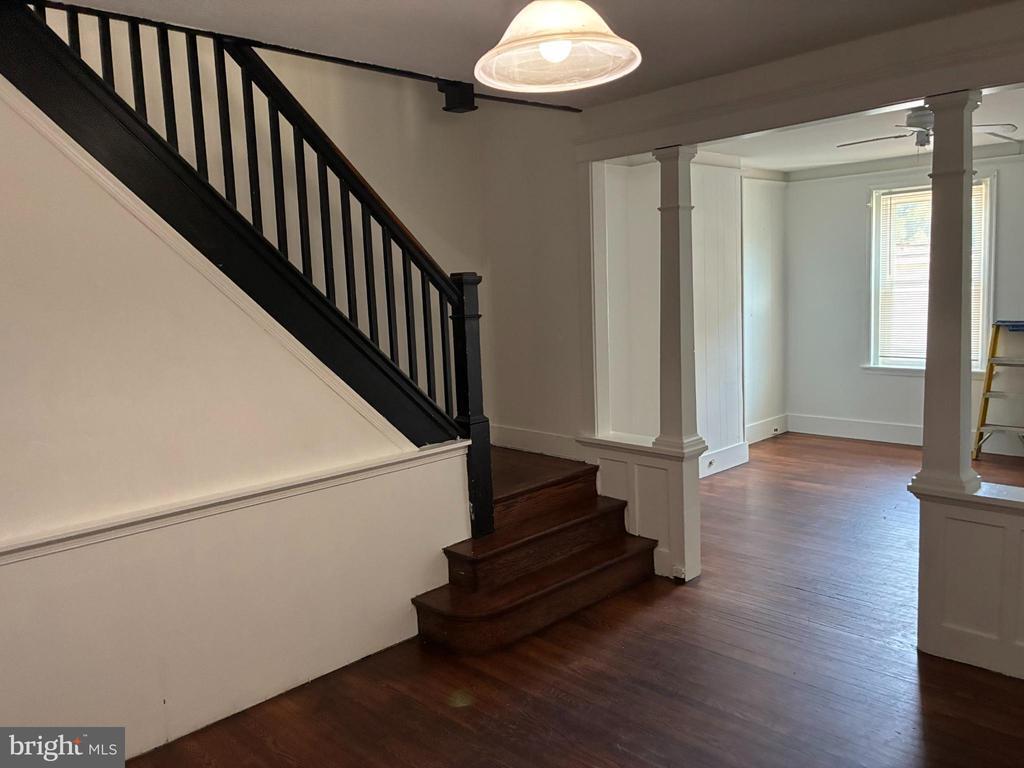 Photo - 204 E Elm St