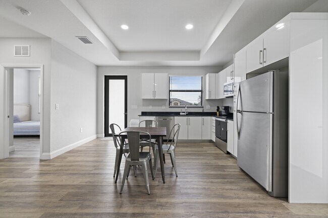 Photo - 1911 Lorna Ave