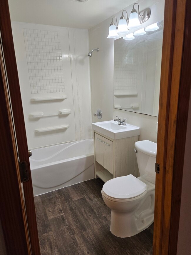 Full bathroom. - 234 Clermont St Unit 3